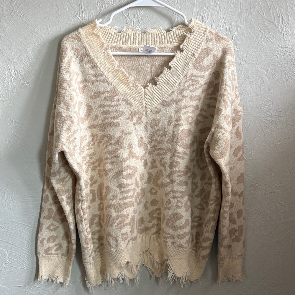 Main Strip Distressed Leopard Jacquard V-Neck Sweater in Cream and Tan
